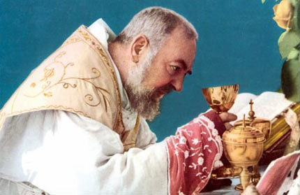 Padre Pio, célébrant la Messe