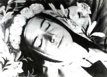 Thérèse Martin ou Sainte-Thérèse de l'Enfant Jésus et de la Sainte Face, à sa mort