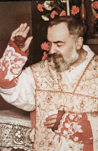 Padre Pio et ses stigmates